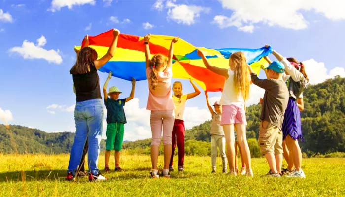 "¿Sabías que los niños que participan en actividades recreativas durante las vacaciones no solo se divierten, sino que también desarrollan habilidades fundamentales para su bienestar emocional, social y físico? En Academia VDP, estamos comprometidos con el desarrollo integral de los más pequeños, y estas vacaciones, tenemos algo especial para ellos." Valles De Pirque, VDP, ESPN, MINDEP, IND